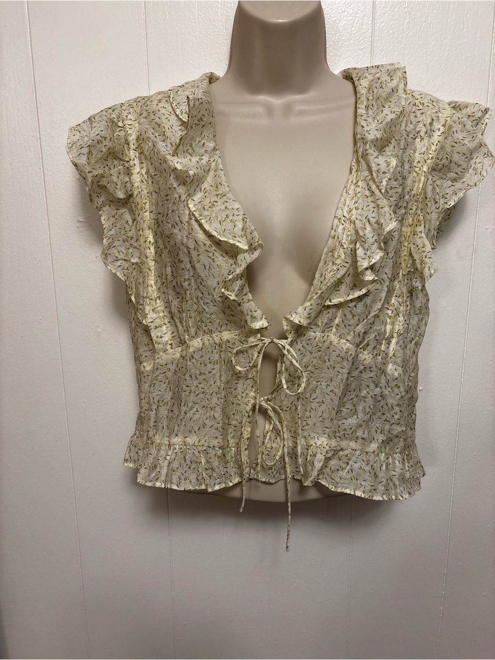 H&M Cream Floral Ruffle Tie-Front Crop Top